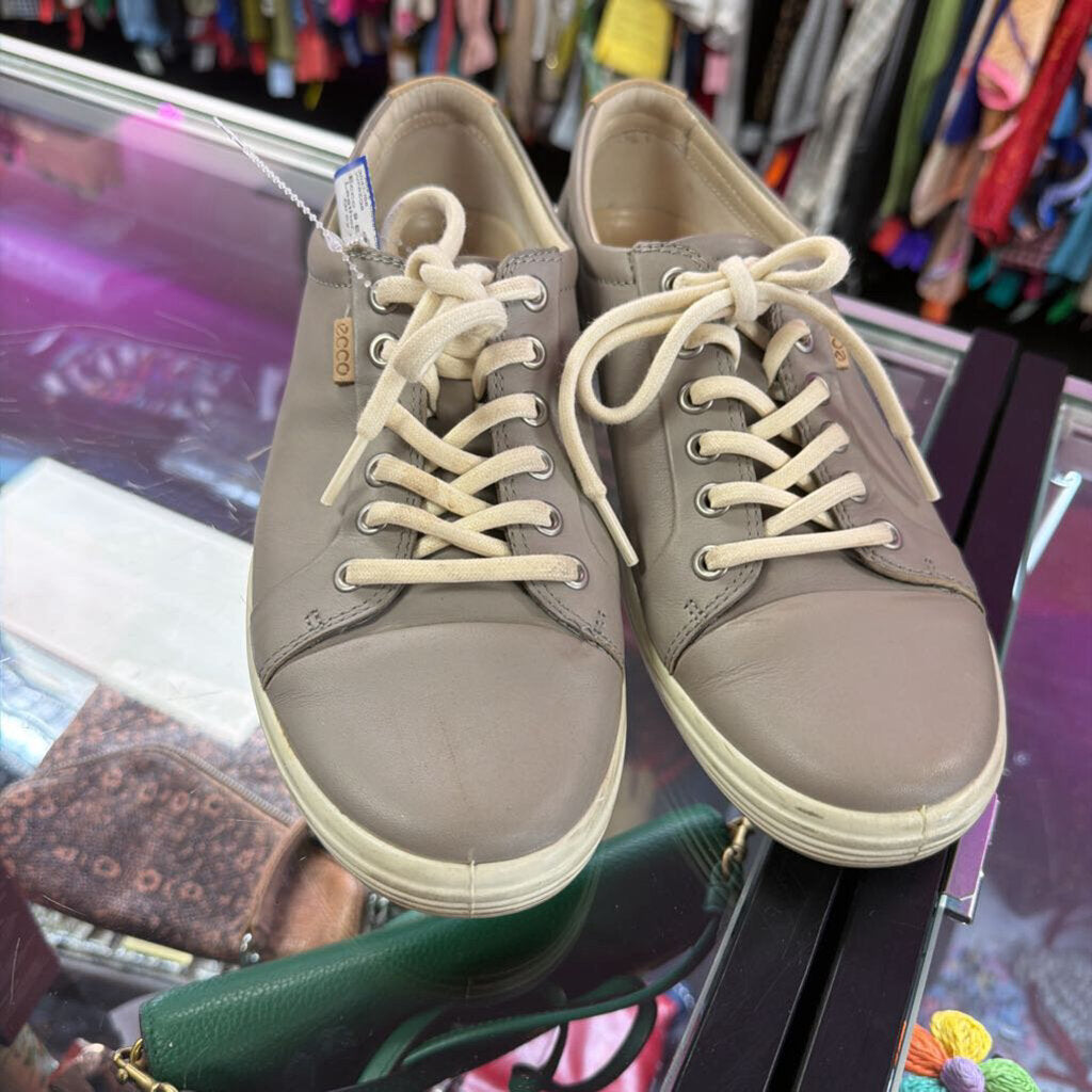 9 Ecco Soft 7 Leather Sneakers
