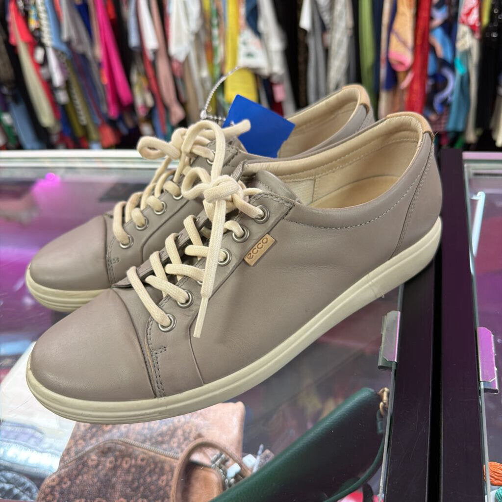 9 Ecco Soft 7 Leather Sneakers