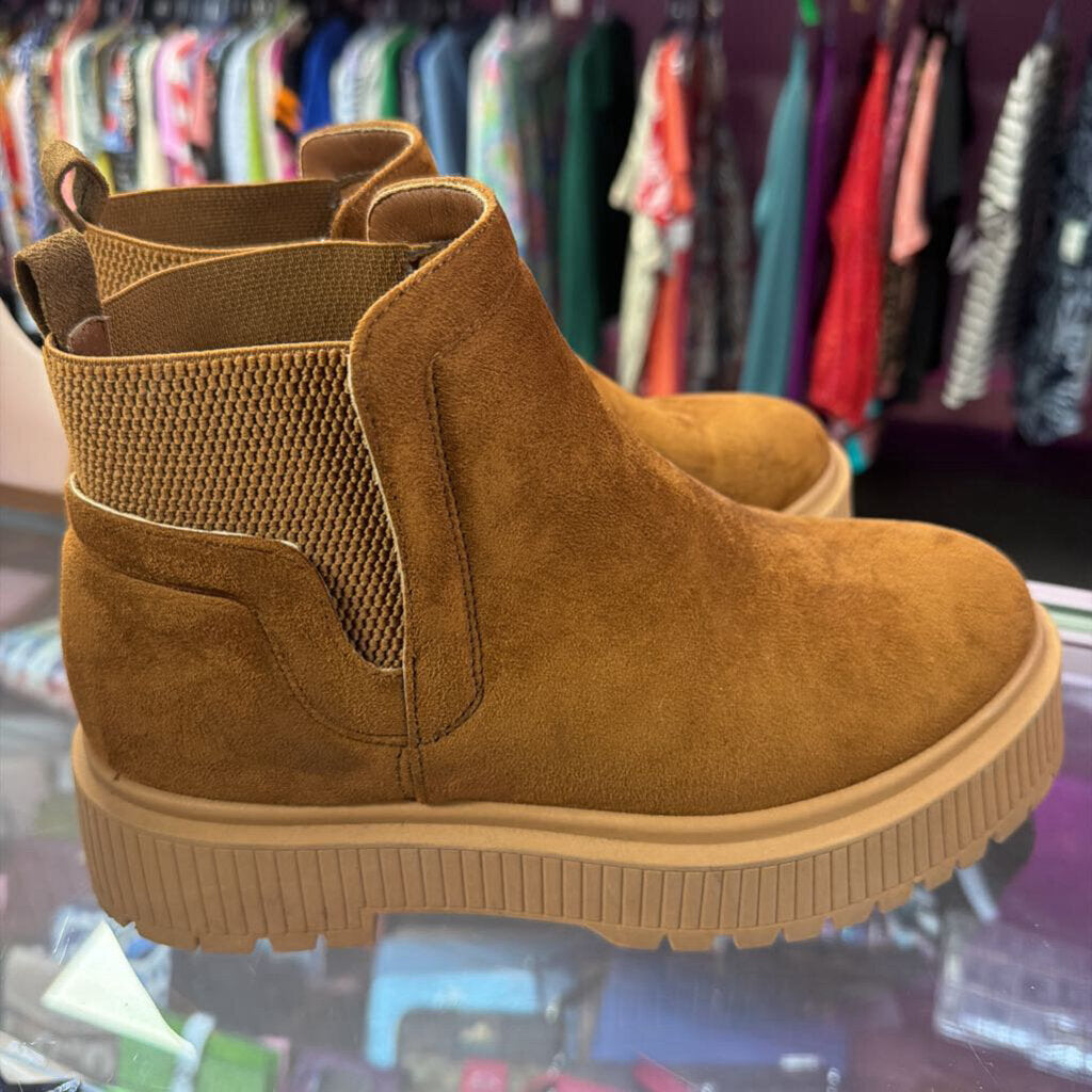 9 Charlotte Russe Chelsea Faux Suede Platform Boots