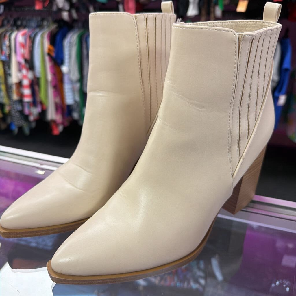 9 Sode Pointed Bloch Heel Chelsea Booties Faux Leather