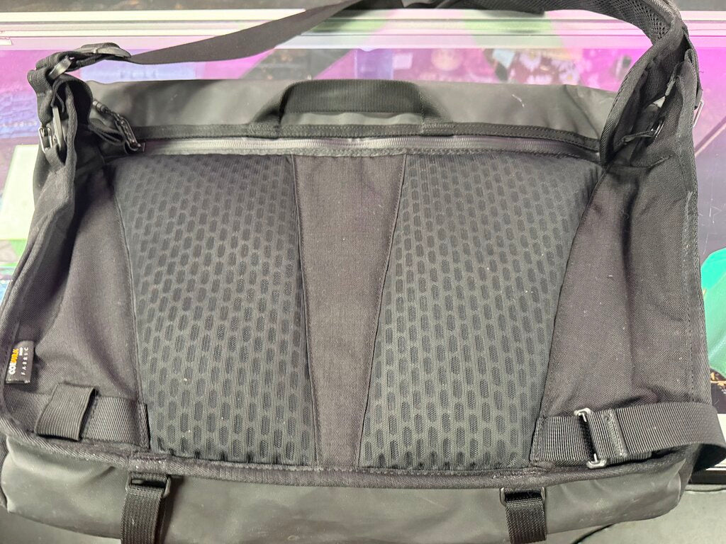 Timbuck2 Especial Cycling Messenger Bag WeatherProof Flap Dual Buckle Strap