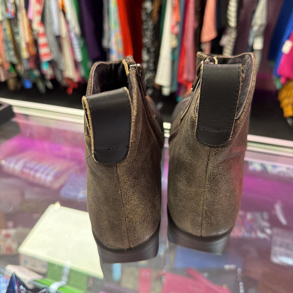 10/41 Naot Sirocco Western Style Ankle Booties Leather Suede