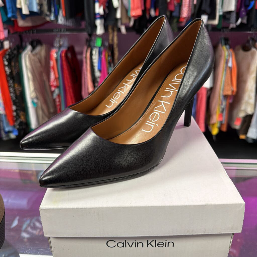 10 Calvin Klein NIB Gayle Pointed Leather Pump