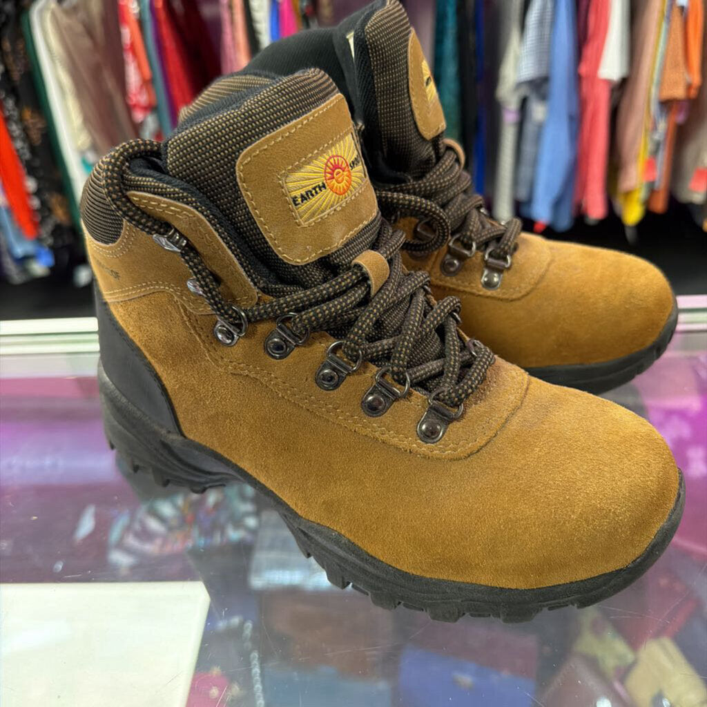 7.5 Earth Spirit Suede Hiking Lug Sole Boot