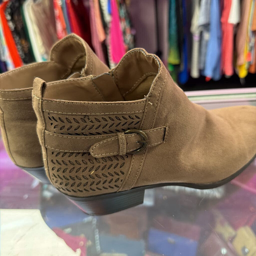 7 St Johns Bay Ankle Bootie Stacked Heel