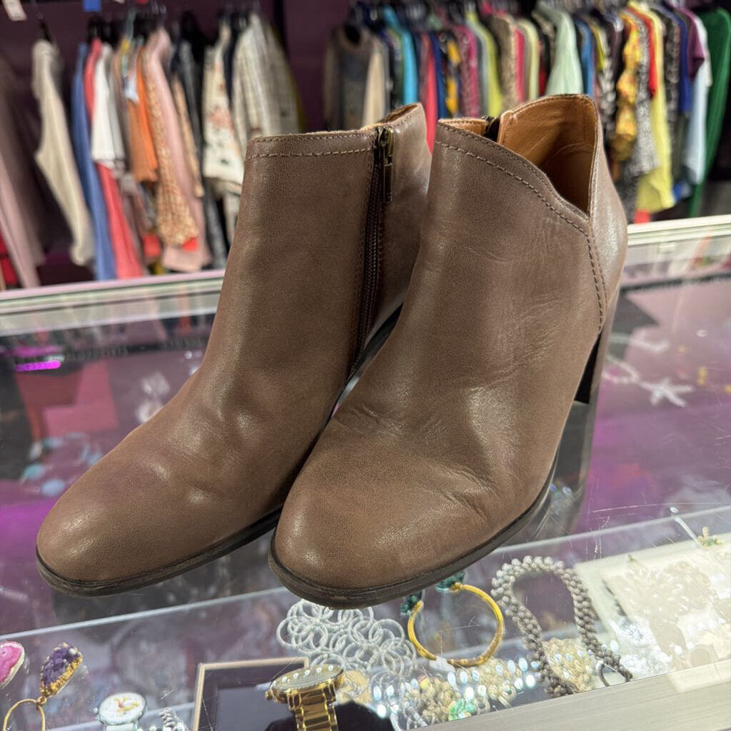 9.5 Lucky Brand Beloit Stacked Heel Ankle Bootie
