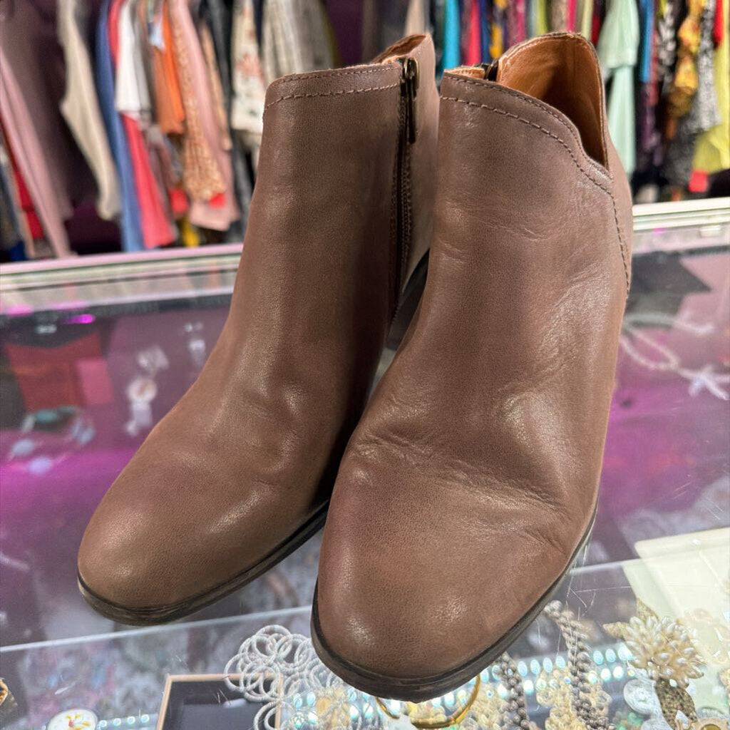 9.5 Lucky Brand Beloit Stacked Heel Ankle Bootie
