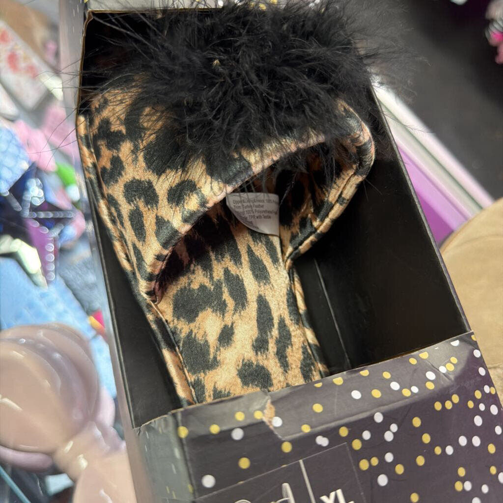 XL INC International Concepts NIB Fringe Pom Animal Print Slide