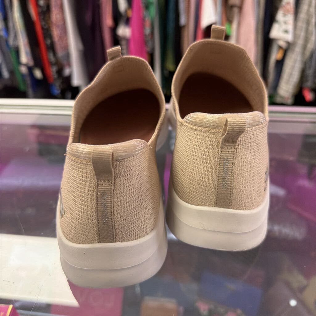 11 Sketchers Knit Slip on Textured Sneaker