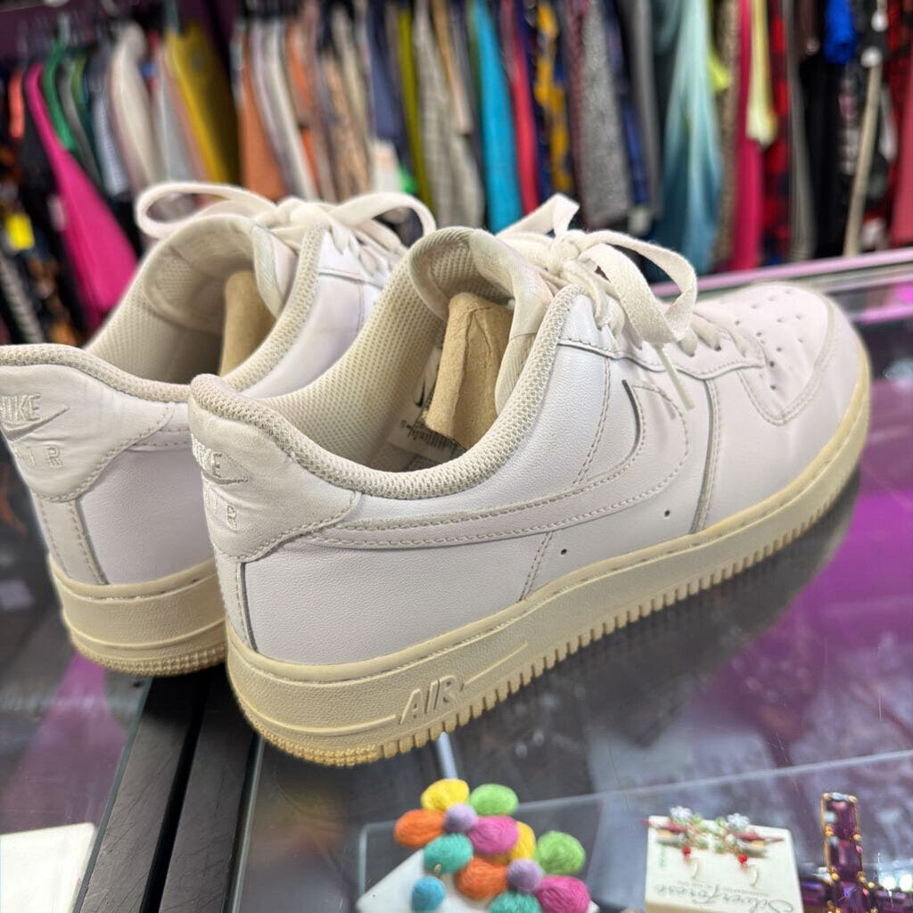 8 NIke Airforce One Sneakers