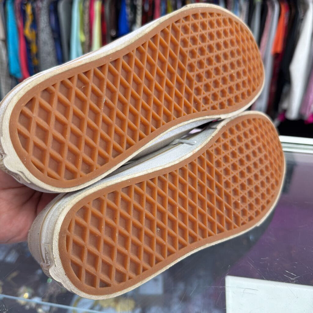 8 Vans Summer Canvas Sneaker