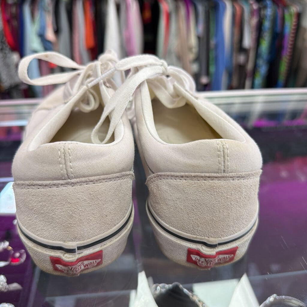 8 Vans Summer Canvas Sneaker