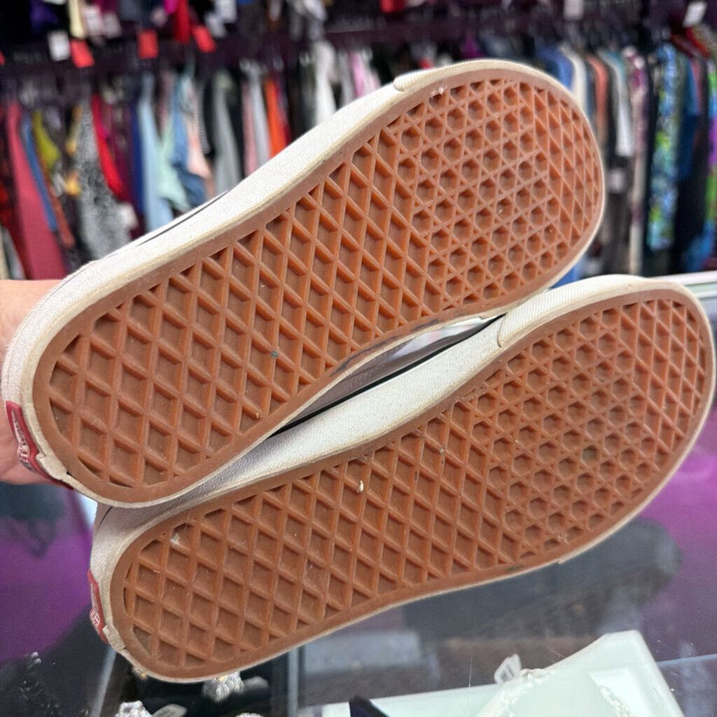 8 Vans Summer Canvas Sneaker