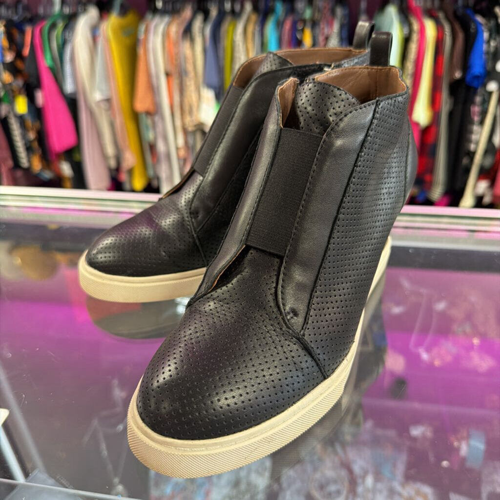 6.5 L. Paolo Felicia Wedge Sneaker Bootie