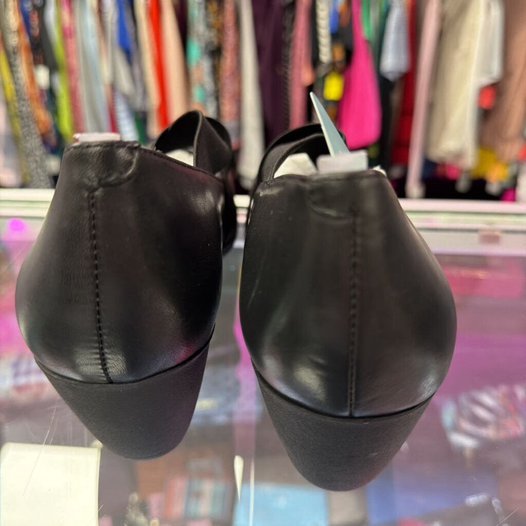 8 Cliffs Anna Criss Cross Elastic & Leather Shoes