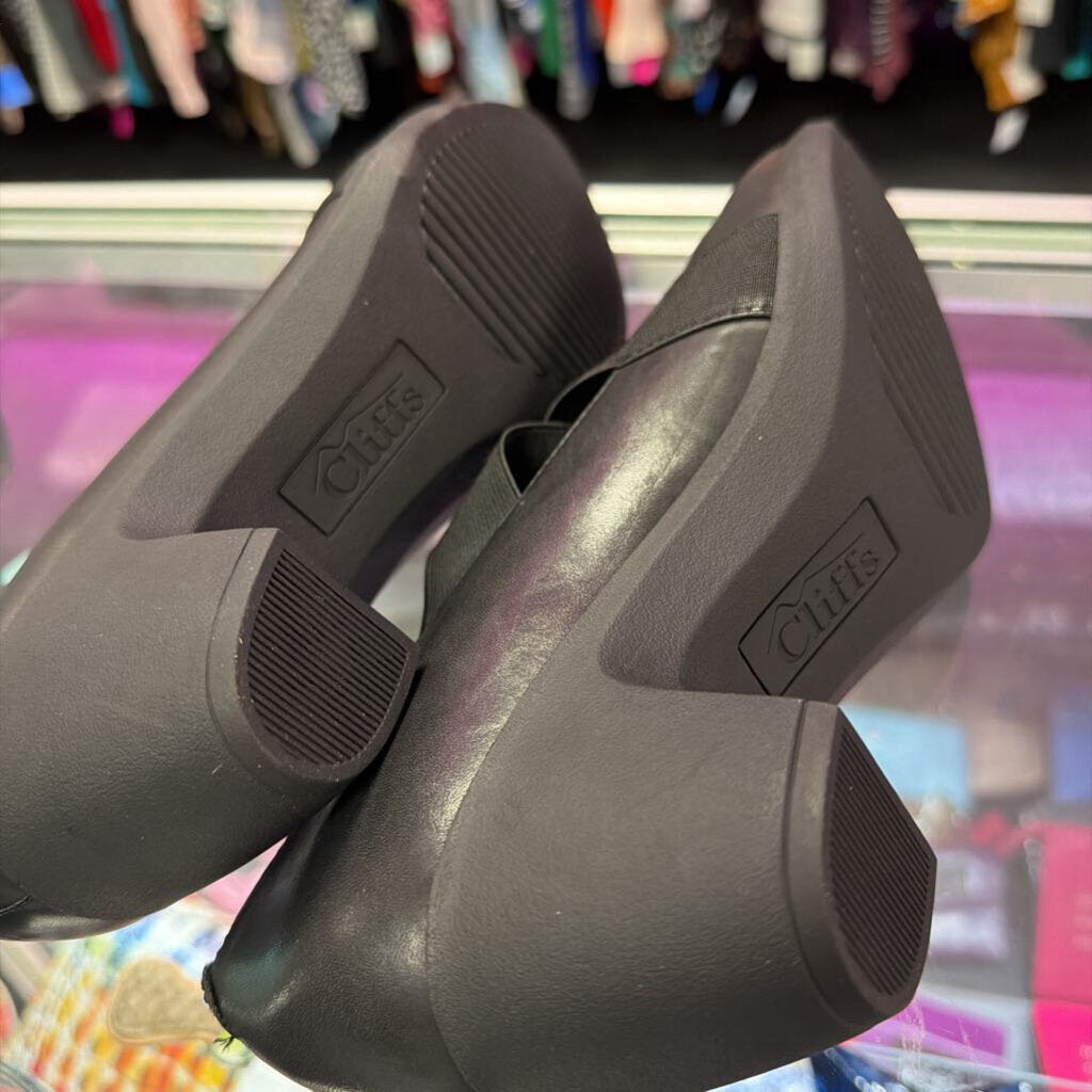 8 Cliffs Anna Criss Cross Elastic & Leather Shoes