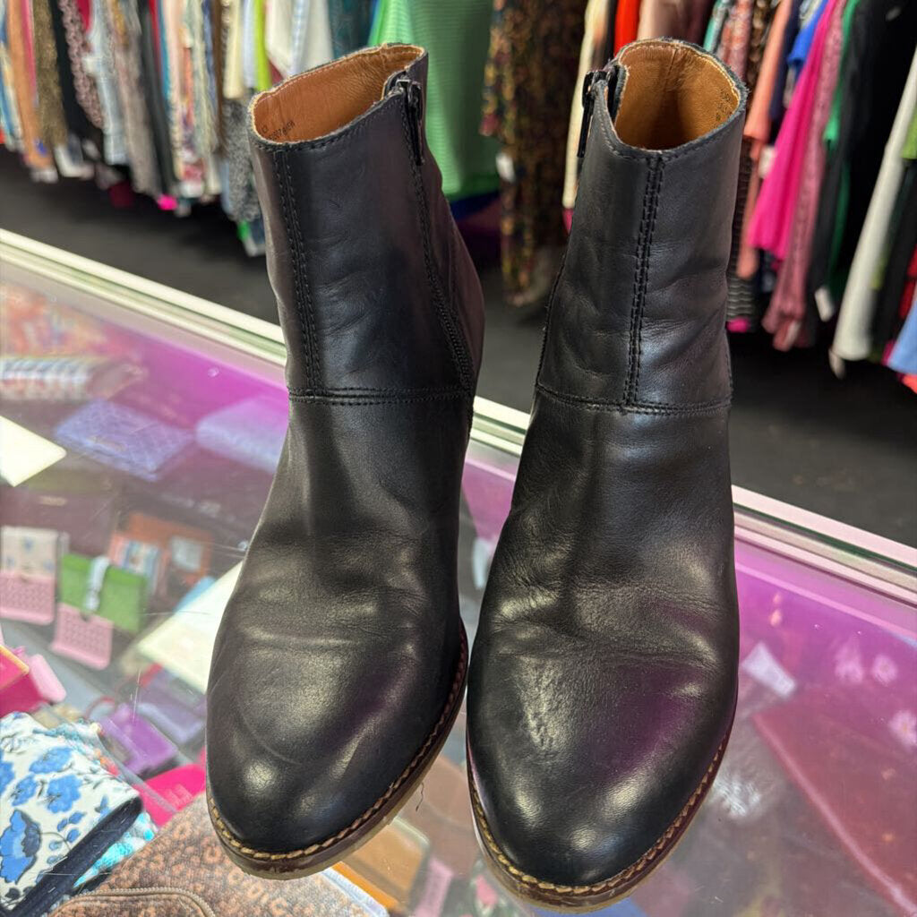 9 House of Harlow Leather Heeled Bootie