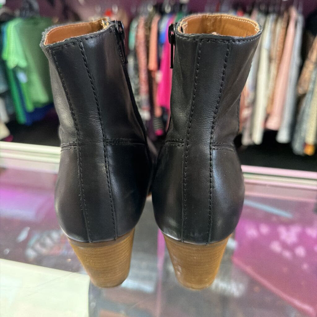 9 House of Harlow Leather Heeled Bootie