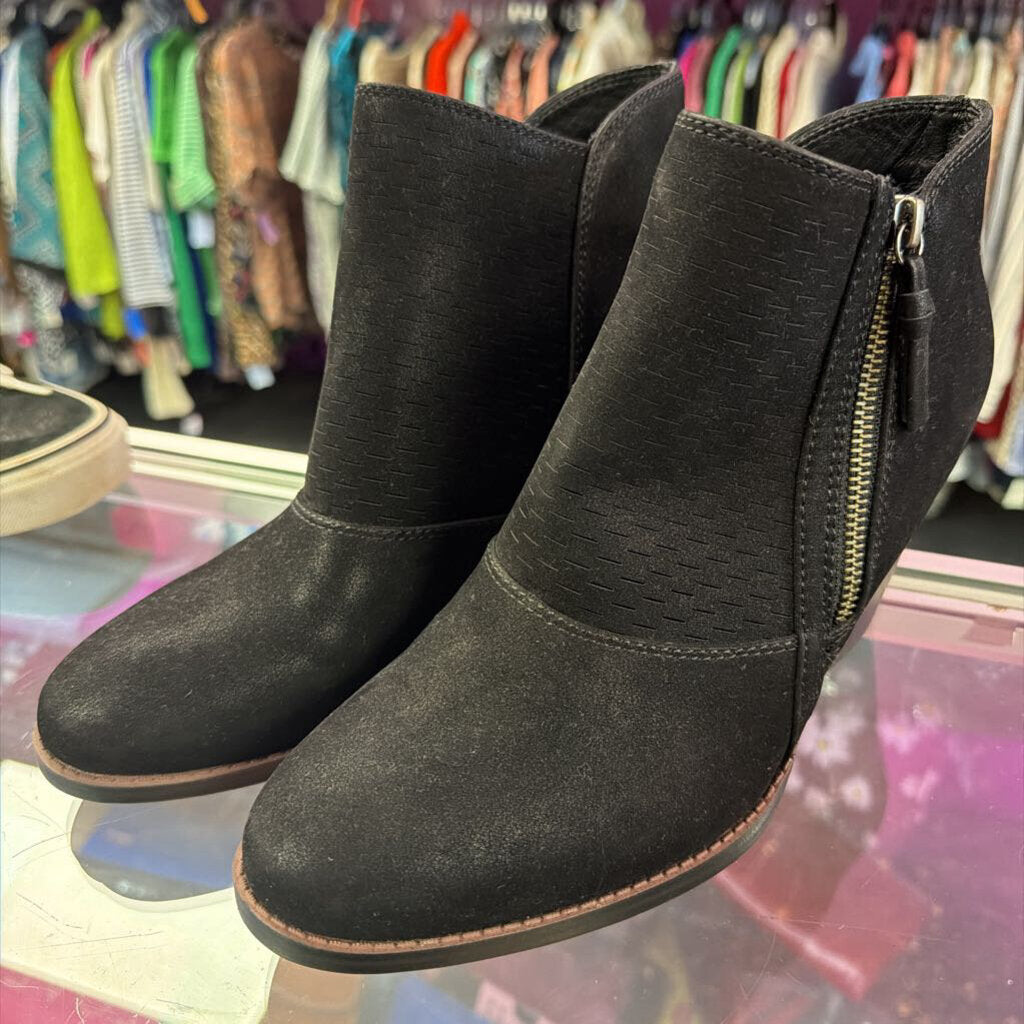 10 Baretraps Suede Textured Upper Stacked Heel Bootie