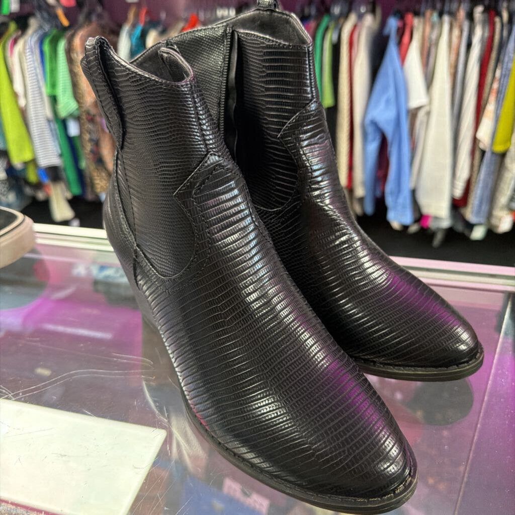 9.5 Sugar Reptile Embossed Faux Leather Bootie