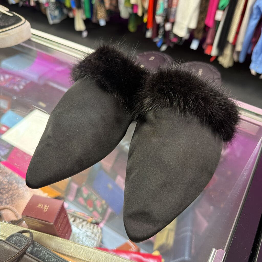 9.5 Birdies Dove Furry Pointed Slide on Shoe