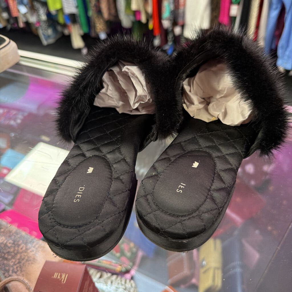 9.5 Birdies Dove Furry Pointed Slide on Shoe
