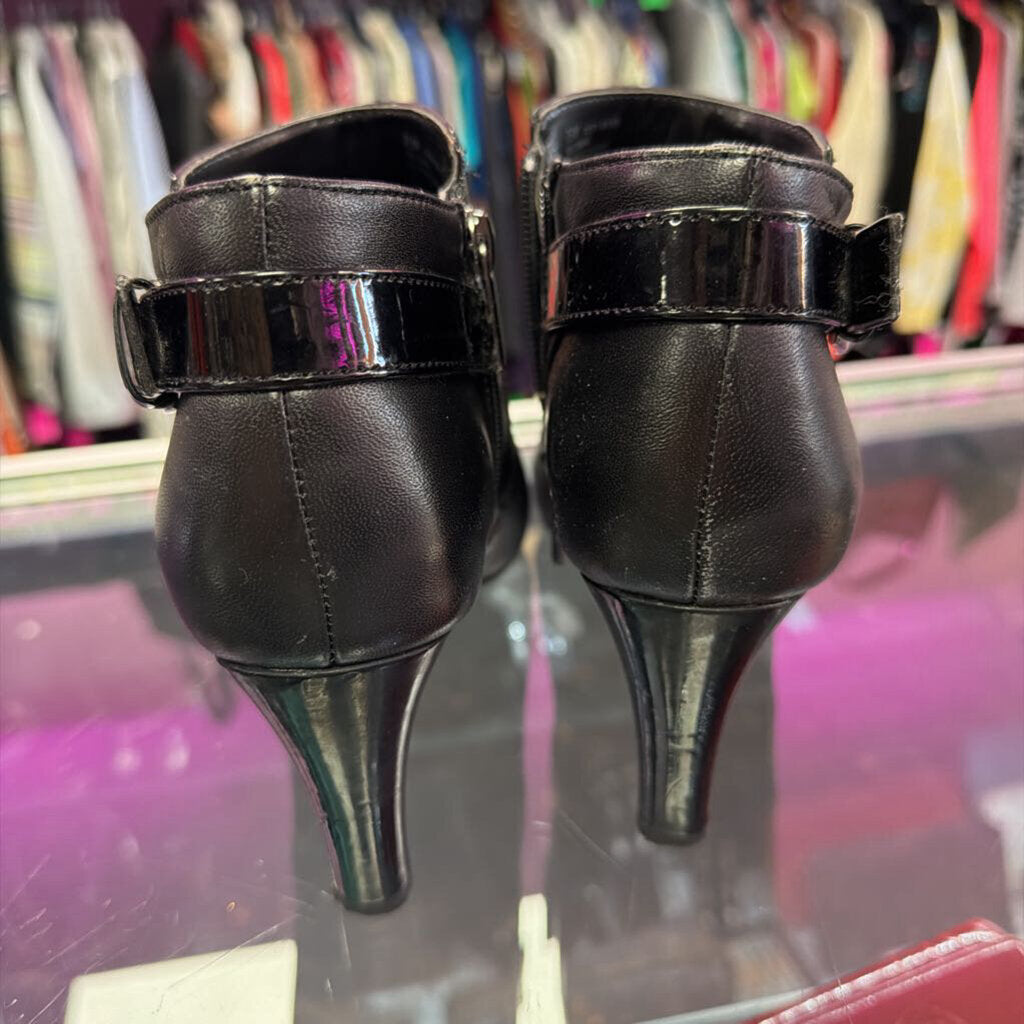 7.5 Bandolino Bdliron Ankle Leather Bootie Patent Trim