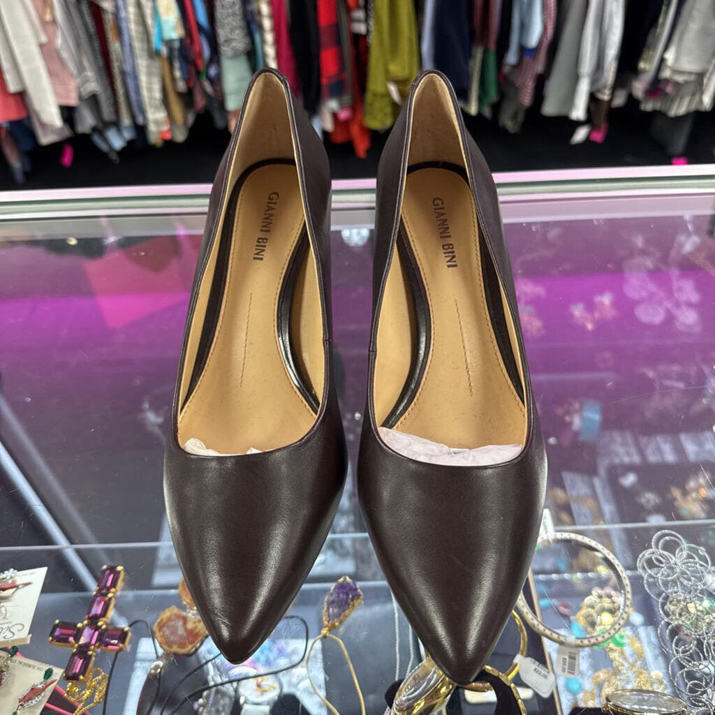 8 Gianni Bini Pointed Leather Heel