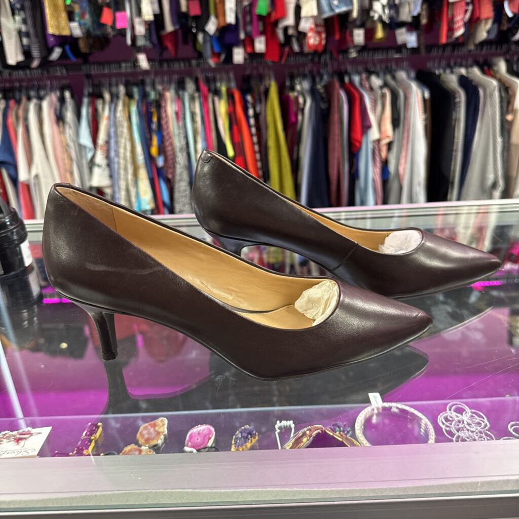 8 Gianni Bini Pointed Leather Heel