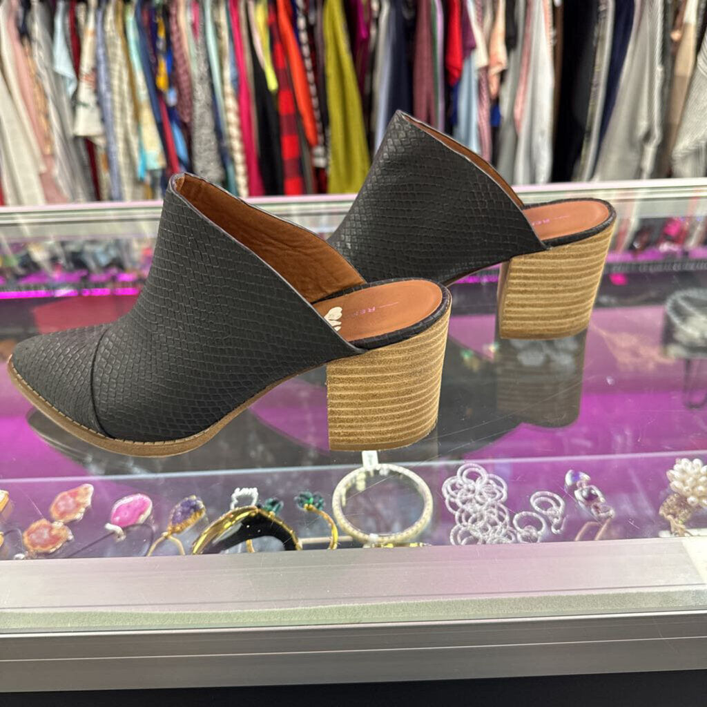7 Report Pointed Stacked Heel Slide On Reptile Print Mule