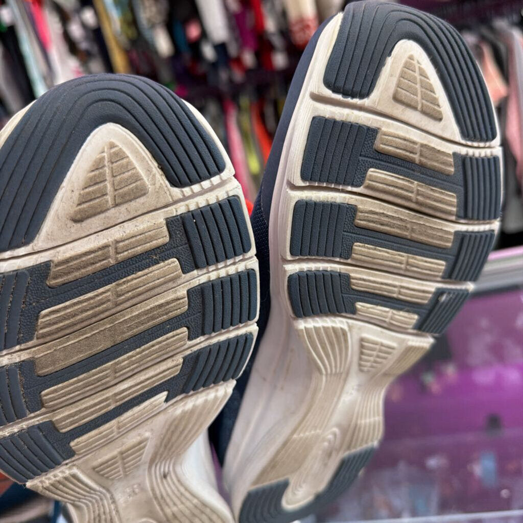 10.5 New Balance 713